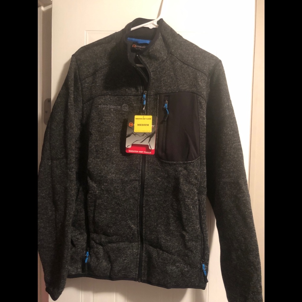 Men’s black free country fleece jacket.